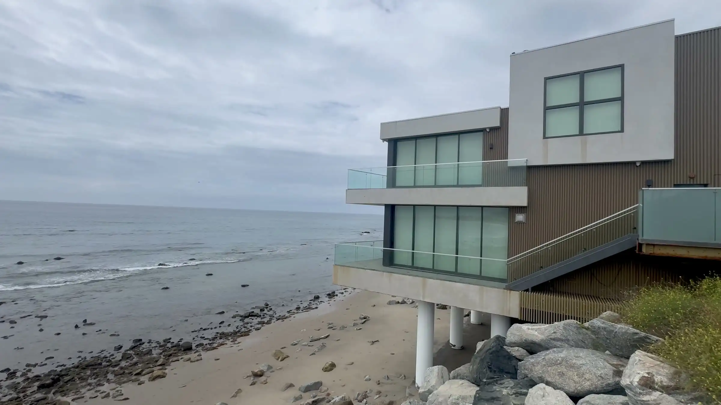 Caves Beach Rebuild, Caves Beach